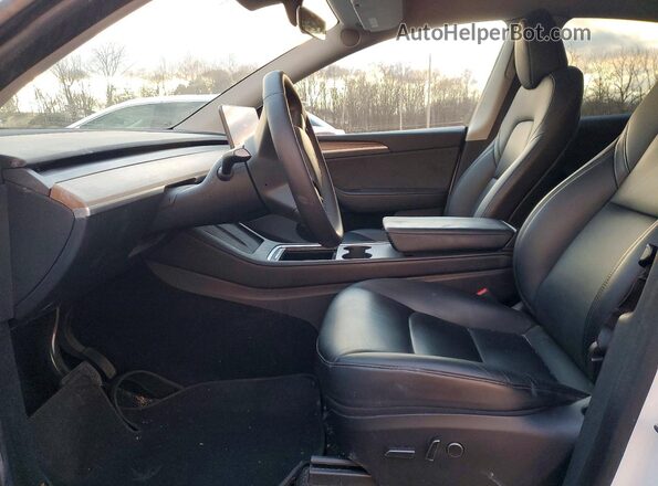 7SAYGDEE5PA110998 2023 TESLA MODEL White Widok wnętrza z przodu