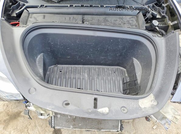 7SAYGDEE5PF945924 2023 TESLA MODEL Gray Vista del compartimento del motor