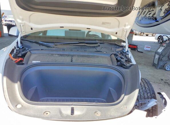 7SAYGDEE6NF368611 2022 TESLA MODEL White Vista interior trasera