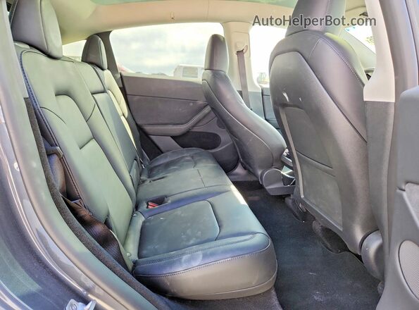 7SAYGDEE6PA201956 2023 TESLA MODEL Gray Widok wnętrza z tyłu