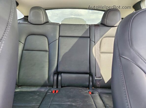 7SAYGDEE6PA201956 2023 TESLA MODEL Gray Widok tylnych siedzeń