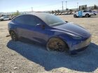 2024 Tesla Model Y Blue vin: 7SAYGDEE6RF005151