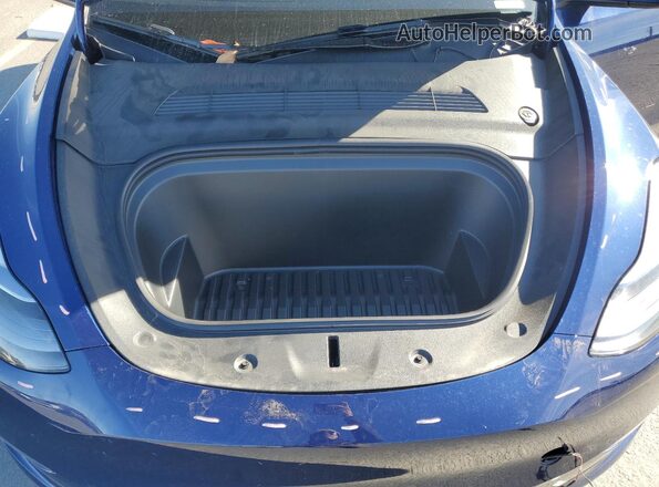 7SAYGDEE6SF305777 2025 TESLA MODEL Blue Vista del compartimento del motor