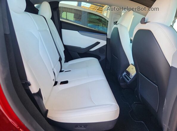 7SAYGDEE6TF328848 2026 TESLA MODEL Red Vista de los asientos traseros
