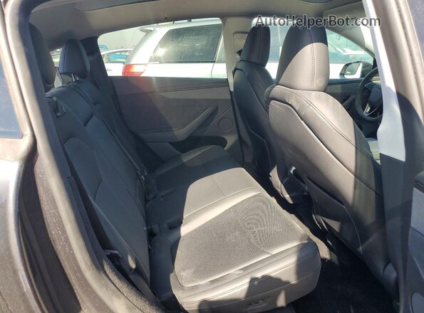 7SAYGDEE6TF333919 2026 TESLA MODEL Charcoal Widok tylnych siedzeń