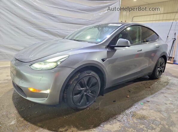 7SAYGDEE7RA290469 2024 TESLA MODEL Gray Передня ліва чверть