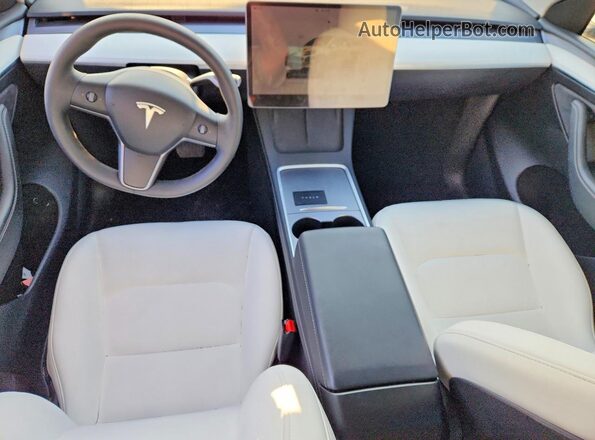 7SAYGDEE7RF117151 2024 TESLA MODEL Белый Вид панели приборов