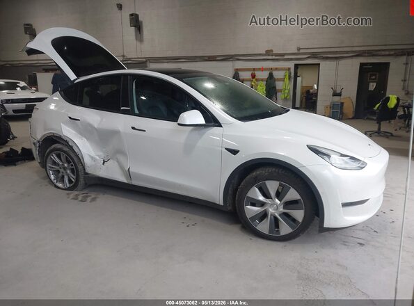 7SAYGDEE8NF438867 2022 TESLA MODEL Y White Front right