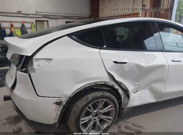 7SAYGDEE8NF438867 2022 TESLA MODEL Y White Front view