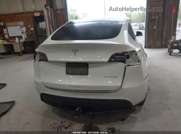 7SAYGDEE8NF438867 2022 TESLA MODEL Y White 