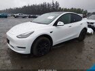 2022 Tesla Model Y Long Range Dual Motor All-wheel Drive White vin: 7SAYGDEE8NF568681