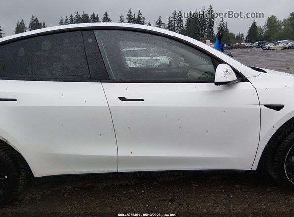7SAYGDEE8NF568681 2022 TESLA MODEL Y White Սալոնի 360 աստիճան տեսք