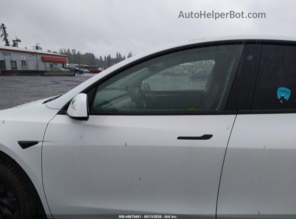 7SAYGDEE8NF568681 2022 TESLA MODEL Y White 