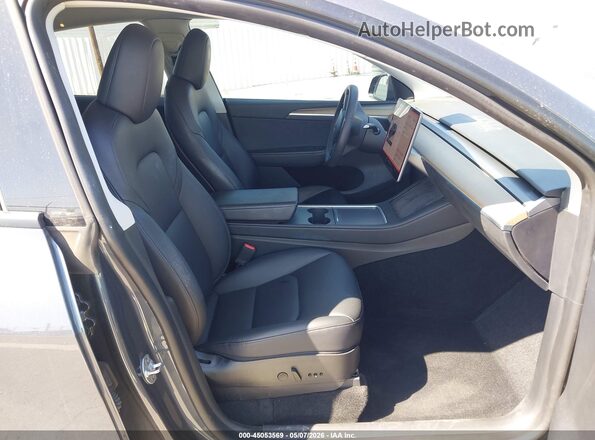 7SAYGDEE8PA034175 2023 TESLA MODEL Y Gray Front interior view