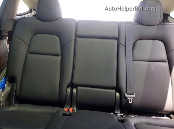 7SAYGDEE8RF185636 2024 TESLA MODEL White Vista de los asientos traseros