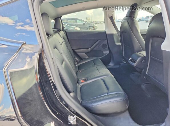 7SAYGDEE9NF425416 2022 TESLA MODEL Black Widok wnętrza z tyłu