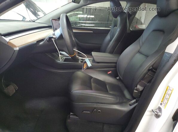 7SAYGDEE9PF807979 2023 TESLA MODEL White Widok wnętrza z przodu