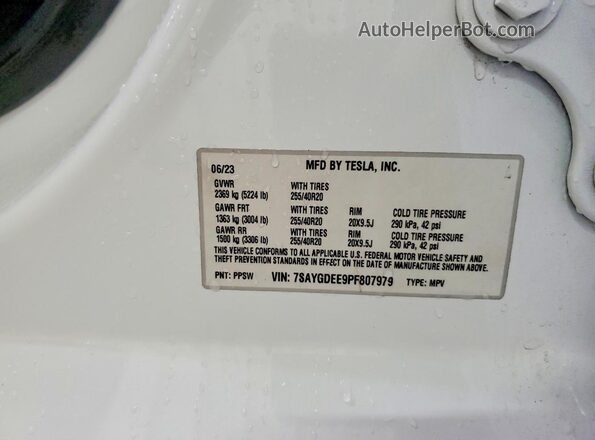 7SAYGDEE9PF807979 2023 TESLA MODEL White Widok naklejki z numerem VIN
