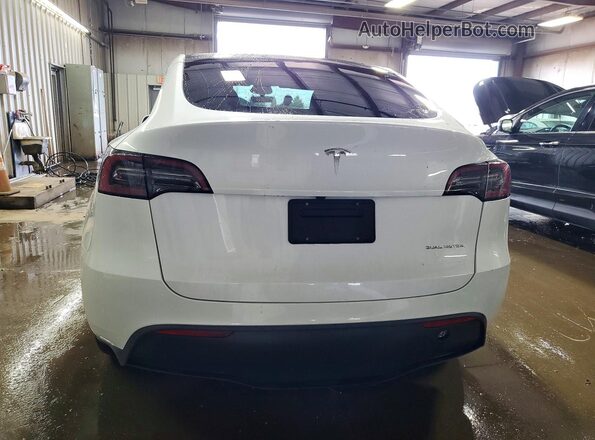 7SAYGDEE9PF807979 2023 TESLA MODEL White Widok z tyłu