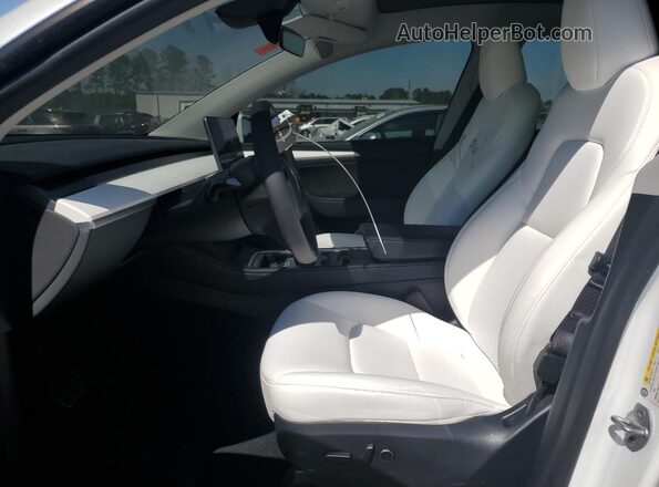 7SAYGDEE9RA220049 2024 TESLA MODEL White Front interior view