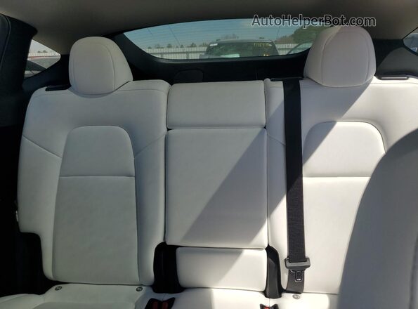 7SAYGDEE9RA220049 2024 TESLA MODEL White Rear seats view