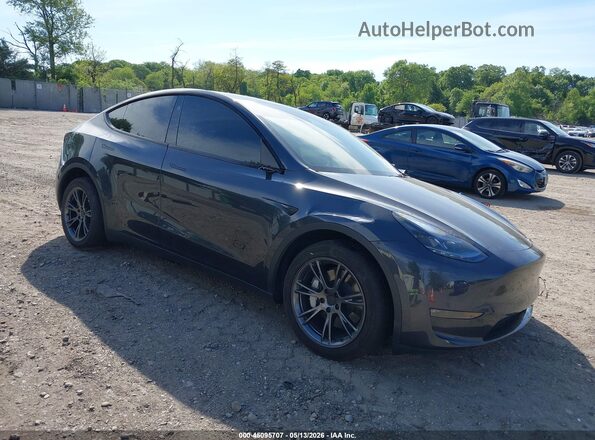 7SAYGDEE9RA329434 2024 TESLA MODEL Y Gray Delantero derecho