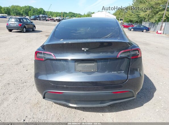 7SAYGDEE9RA329434 2024 TESLA MODEL Y Gray 