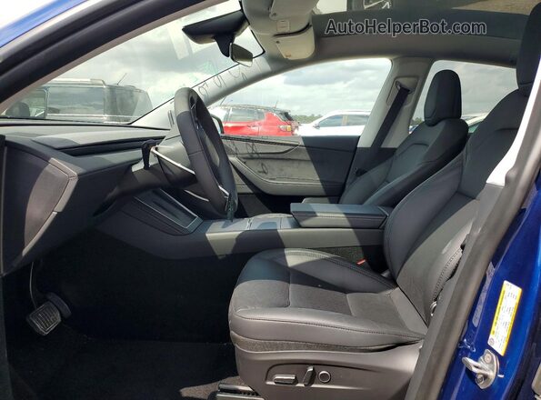 7SAYGDEE9TA457289 2026 TESLA MODEL Blue Widok wnętrza z przodu