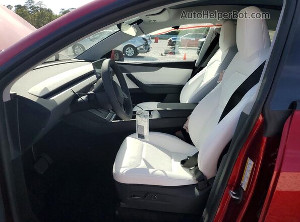 7SAYGDEE9TA493130 2026 TESLA MODEL Красный Вид салона спереди