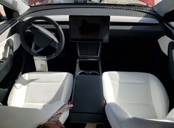 7SAYGDEE9TA493130 2026 TESLA MODEL Красный Вид панели приборов