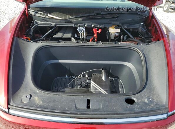 7SAYGDEE9TA493130 2026 TESLA MODEL Красный Вид подкапотного пространства