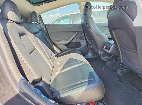 7SAYGDEEXRA246269 2024 TESLA MODEL Gray Widok tylnych siedzeń