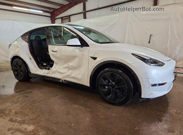 7SAYGDEEXRA307412 2024 TESLA MODEL Белый Передняя правая четверть