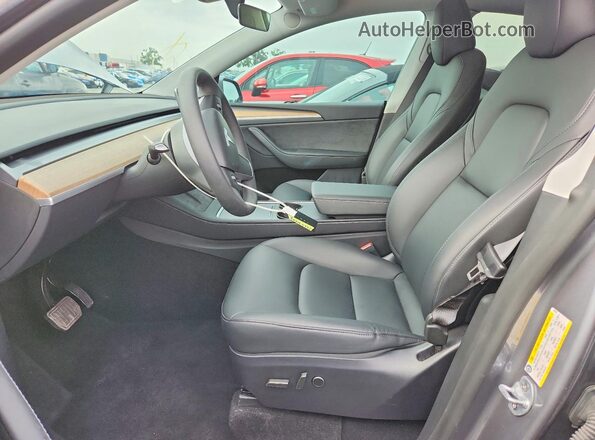 7SAYGDEEXRA320838 2024 TESLA MODEL Gray Widok wnętrza z przodu