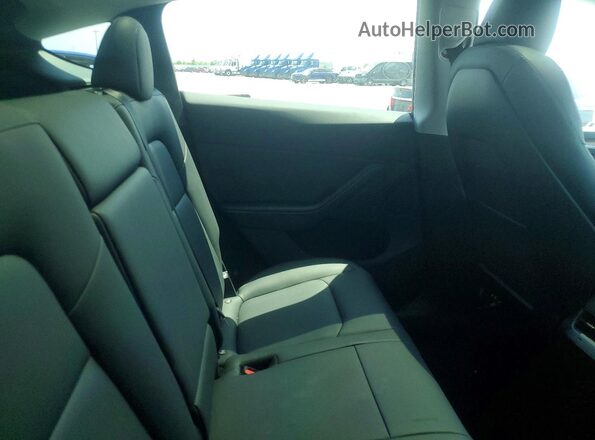 7SAYGDEEXRA320838 2024 TESLA MODEL Gray Widok tylnych siedzeń