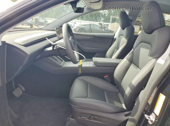 7SAYGDEEXTF439371 2026 TESLA MODEL Черный Вид салона спереди