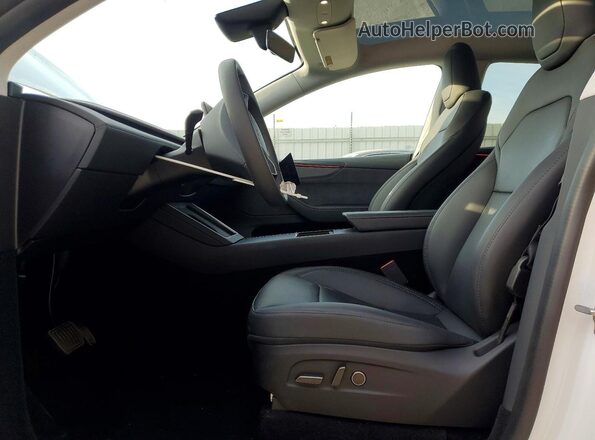 7SAYGDEEXTF518068 2026 TESLA MODEL White Vista interior delantera
