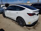 2022 Tesla Model Y White vin: 7SAYGDEF0NF397305