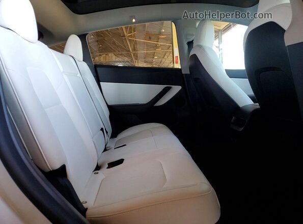 7SAYGDEF1NF494450 2022 TESLA MODEL White Rear seats view