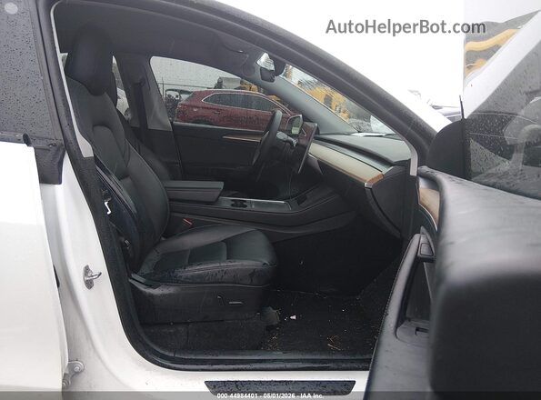 7SAYGDEF2NF564568 2022 TESLA MODEL Y White წინა სალონის ხედი