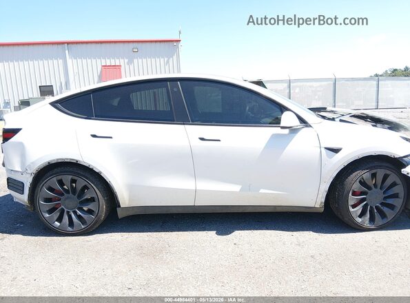 7SAYGDEF2NF564568 2022 TESLA MODEL Y White სალონის 360-გრადუსიანი ხედი