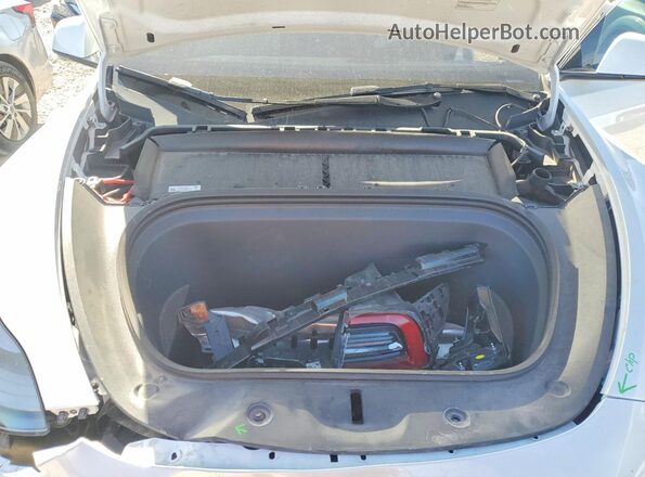 7SAYGDEF3RF027908 2024 TESLA MODEL White Widok wnętrza z tyłu