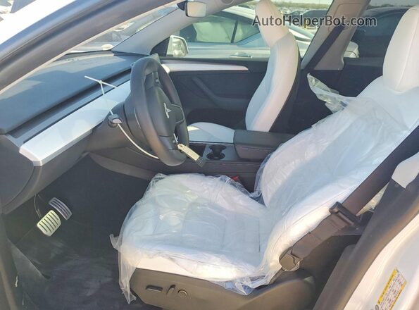 7SAYGDEF3RF027908 2024 TESLA MODEL White Widok wnętrza z przodu