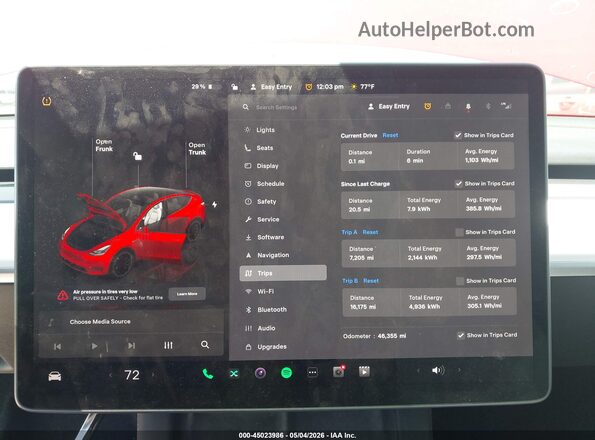 7SAYGDEF5NF563706 2022 TESLA MODEL Y Red Vista de los asientos traseros
