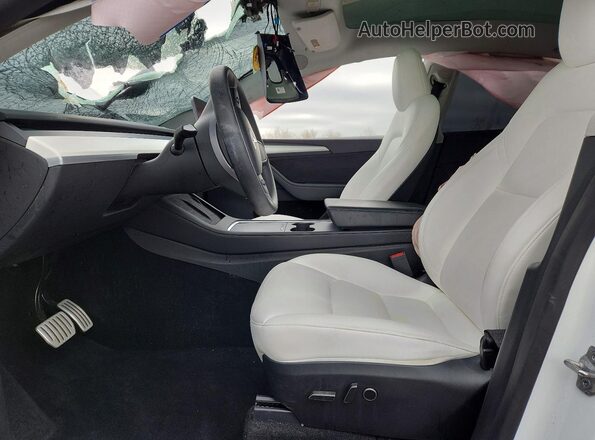 7SAYGDEF6SA353611 2025 TESLA MODEL White Front interior view