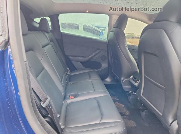 7SAYGDEF7SA342679 2025 TESLA MODEL Blue Rear seats view