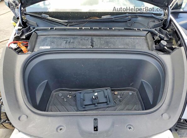7SAYGDEF8NF379635 2022 TESLA MODEL Gray Vista del compartimento del motor