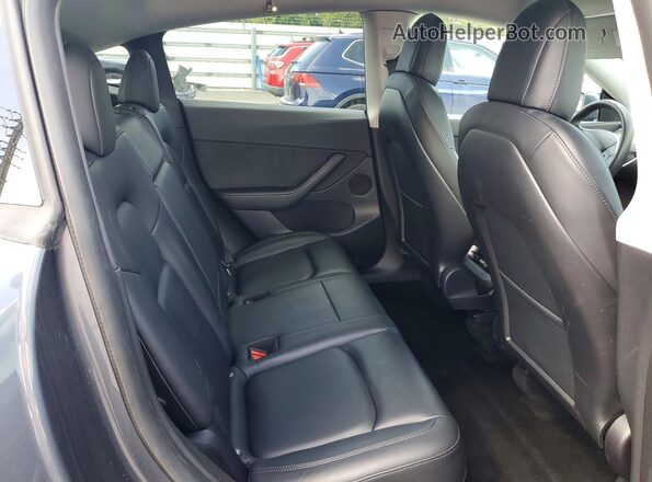 7SAYGDEF8NF379635 2022 TESLA MODEL Gray Vista interior trasera
