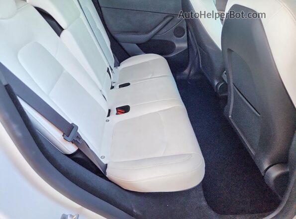 7SAYGDEF8RF052092 2024 TESLA MODEL White Vista interior trasera