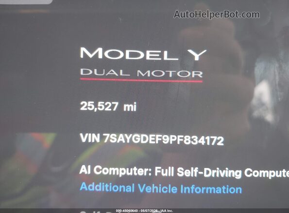 7SAYGDEF9PF834172 2023 TESLA MODEL Y White Widok wnętrza 360 stopni
